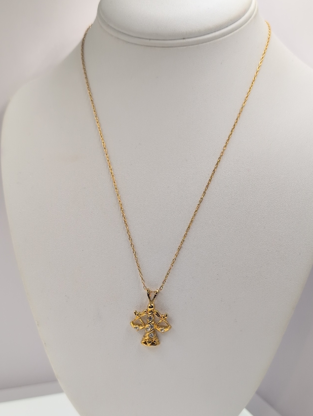 Vintage Avon Libra Zodiac Pendant Necklace - Gold Tone Scales of Justice - Picture 5 of 12